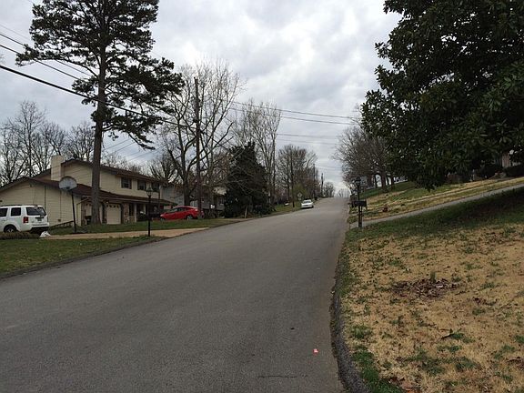 5th image of 315 Rolling Ridge Dr