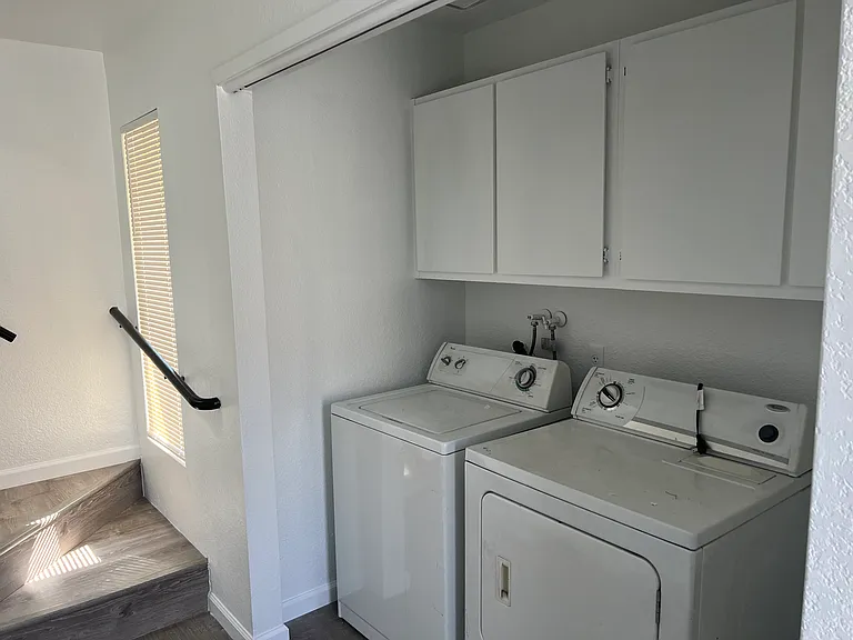 1015 W 9th St #10 — Photo 6