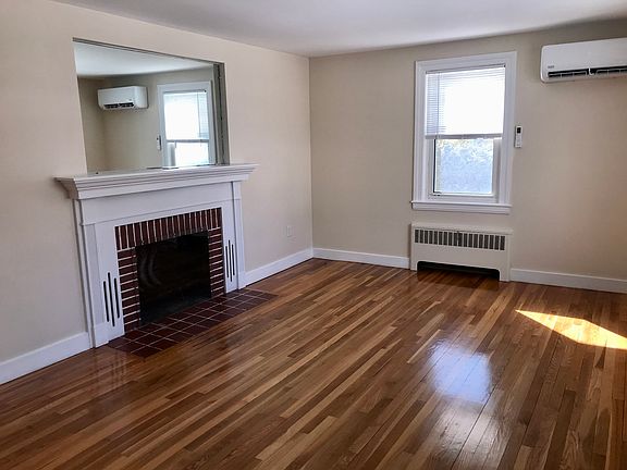 5th image of 138 King Philip Rd