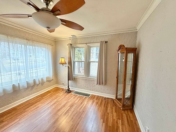 2nd image of 1506 Victoria Ave