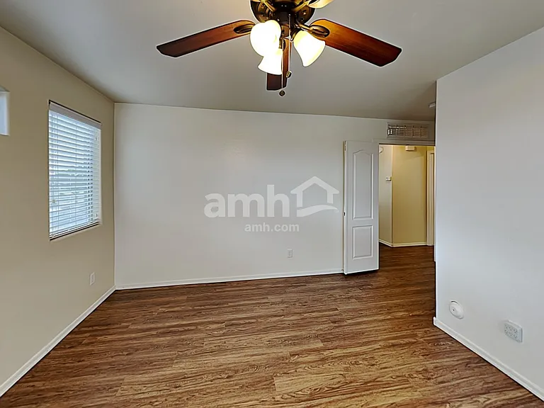 9817 E Escondido Ave — Photo 8