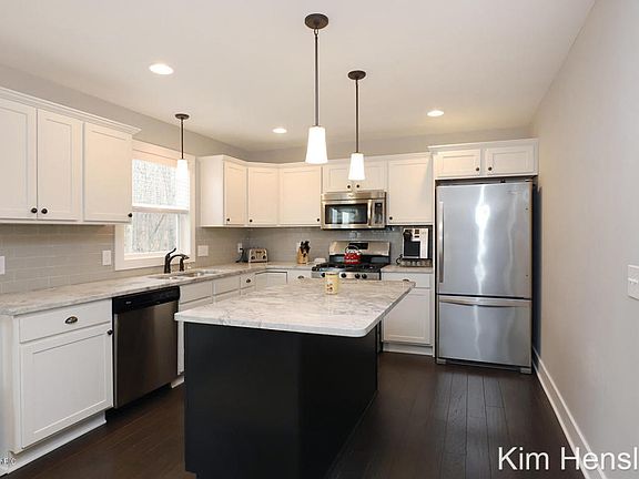 4th image of 6139 Middale Dr NE