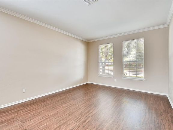 4th image of 2812 Hollis Dr