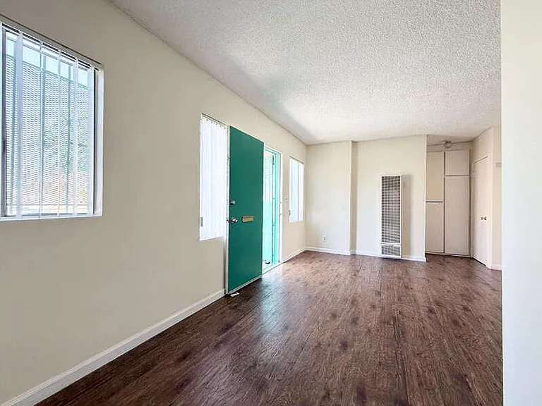1497 W 29th St #3 — Photo 10