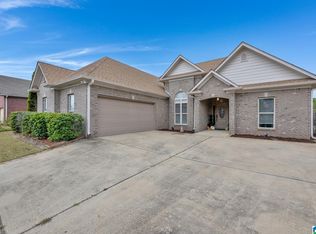 647 Waterford Ln, Calera, AL 35040