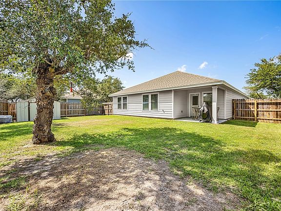 3rd image of 121 Antigua Dr