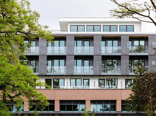 133 W 49th Ave #422, Vancouver, BC V5Z 2S3