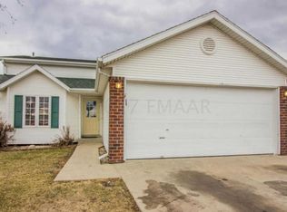 837 48th St S, Fargo, ND 58103