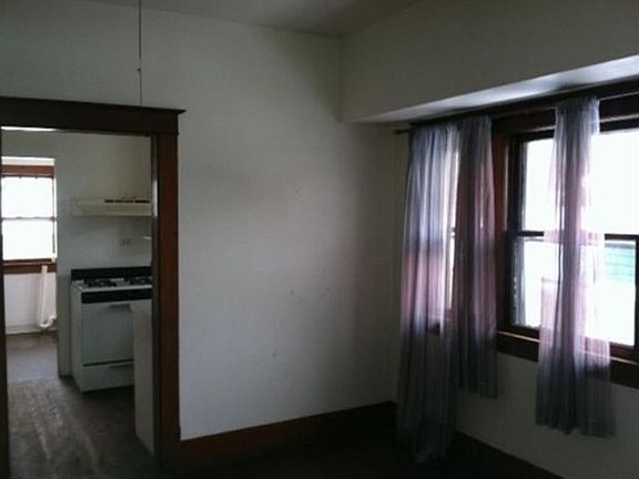 5th image of 302 King St