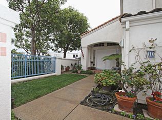 410 Townsquare Ln, Huntington Beach, CA 92648