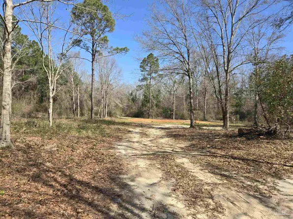 900 Well Line Rd, Cantonment, FL 32533