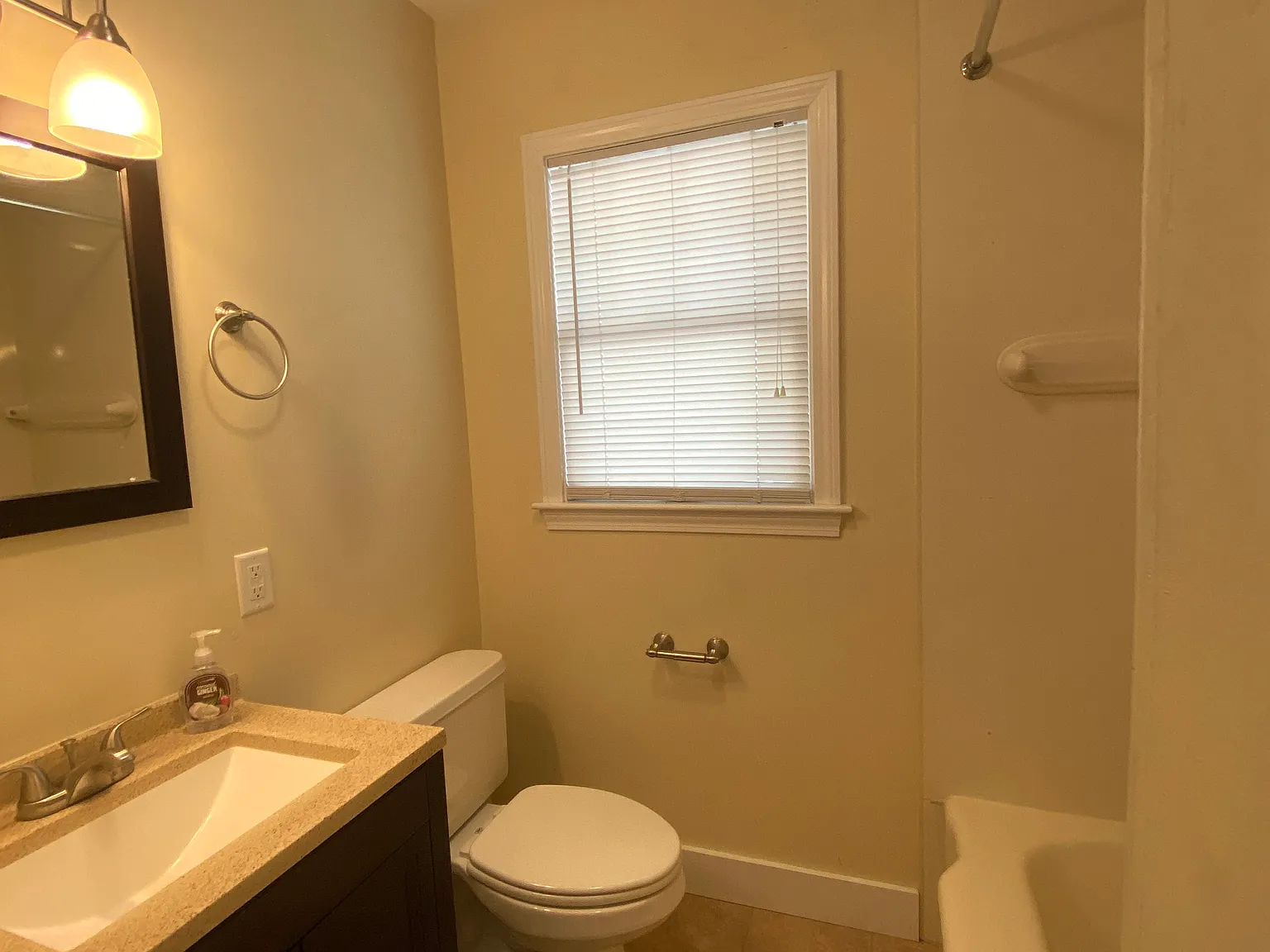 4 bed, 1600 sqft, $4,000 — Photo 2