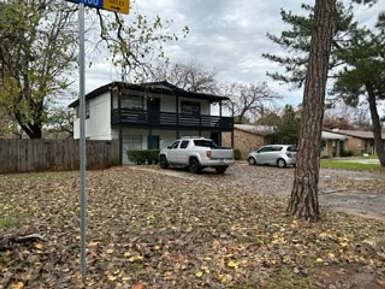400 Donnell Dr — Photo 2