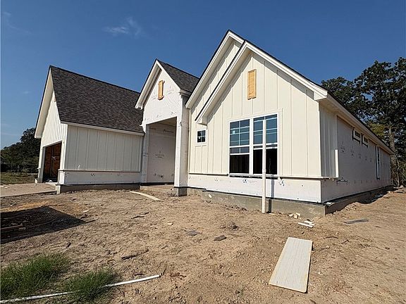 4th image of 4025 Pacific Crest Way