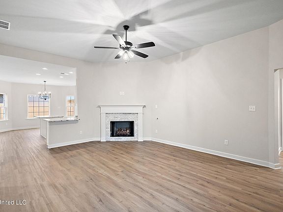 5th image of 2329 Franklin Dr