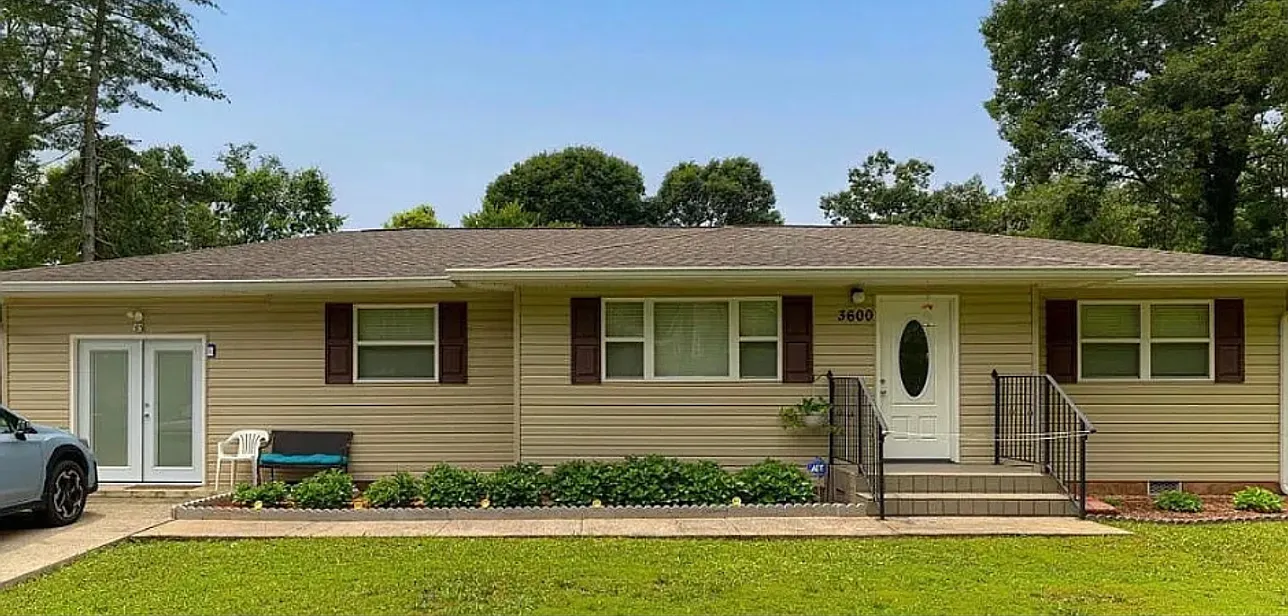 Coming Soon! 3 bed, 1 bath House for Lease — Photo 1