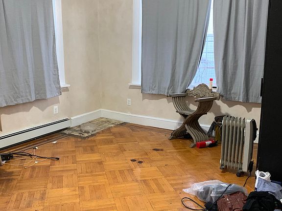 3rd image of 434 Hawthorne Ave