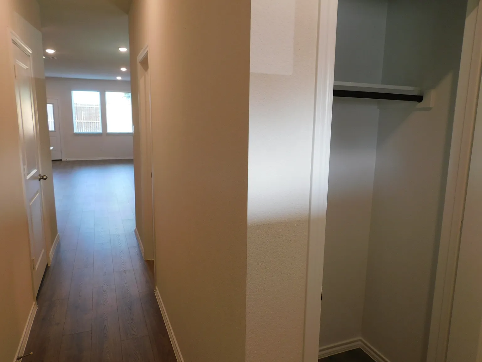 4 bed, 2.5 bath, 1602 sqft, $1,900 — Photo 3