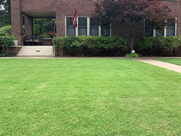 Nice corner in Heritage Hills. Unit is upstairs and features front and rear entrances