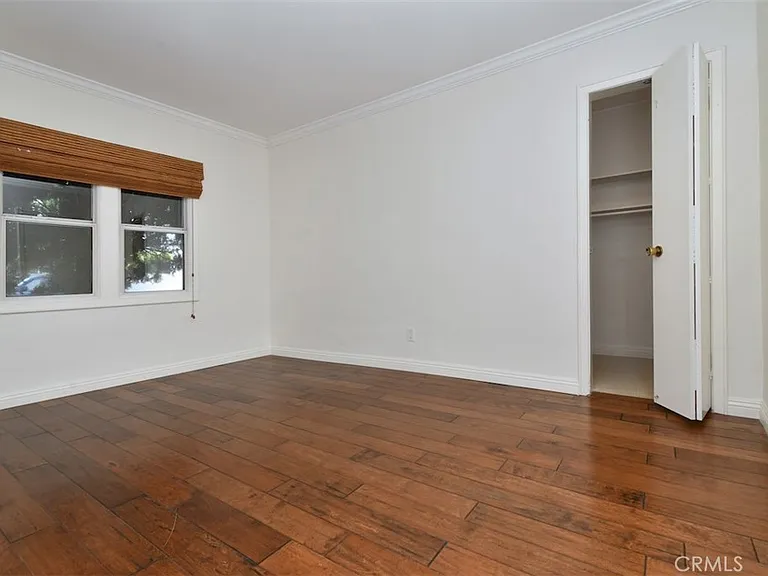 13902 Calvert St — Photo 22
