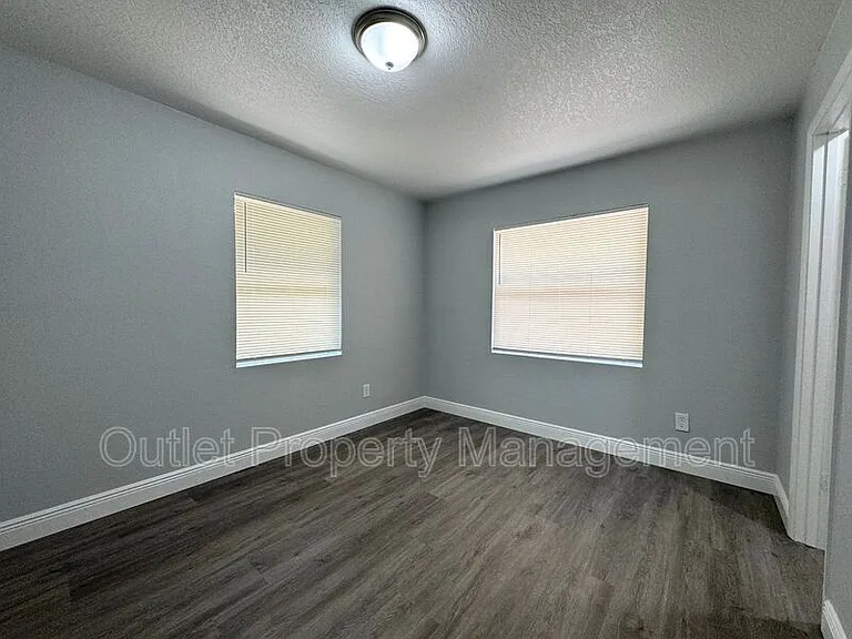 440 S Hill Ave — Photo 8
