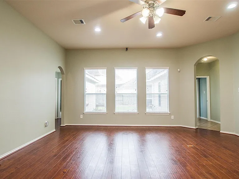 8847 Distant Woods Dr — Photo 10
