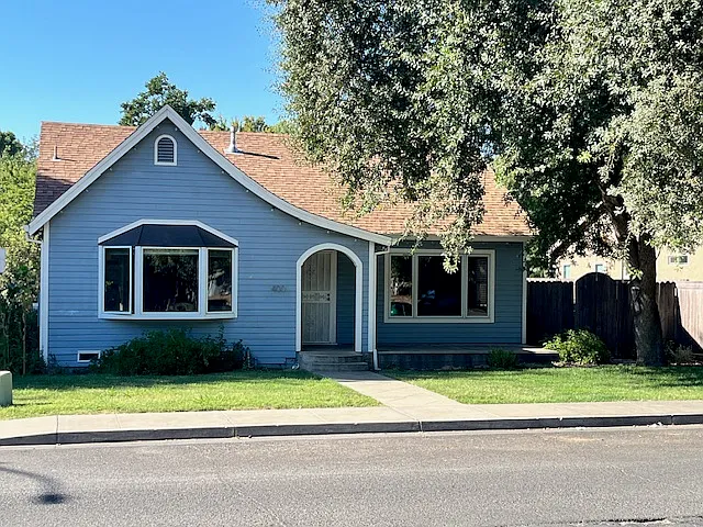 400 W 6th Ave — Photo 1
