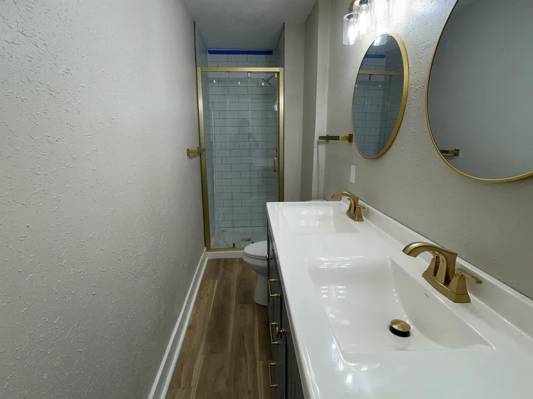 4015 Oakwood Ave — Photo 2