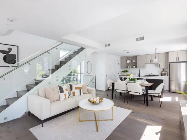 6829 Cambie St, Vancouver, BC V6P 3H1