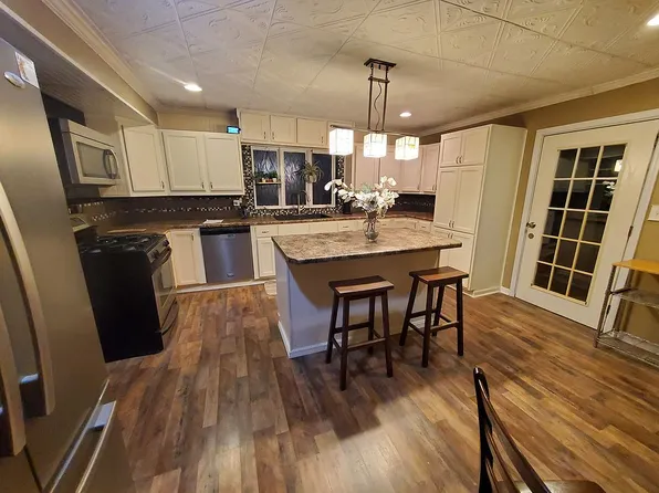 302 Brookwood Dr, Gaffney, SC 29341