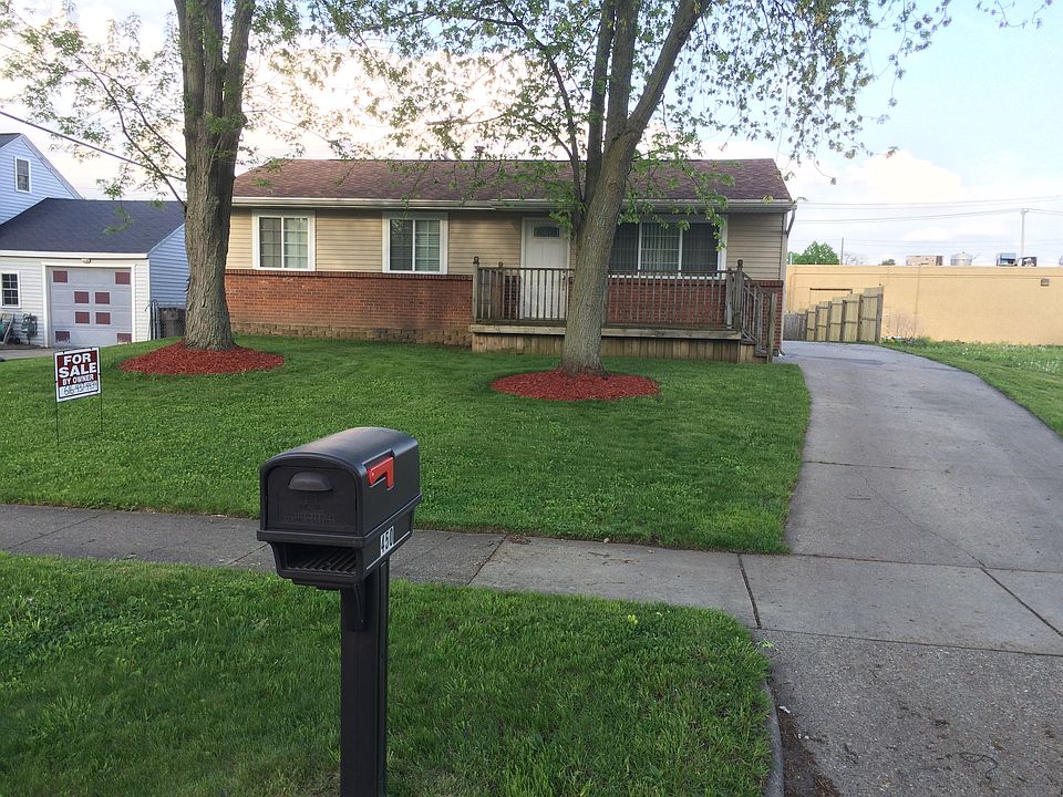 1st image of 450 Cloverdale Ave NW