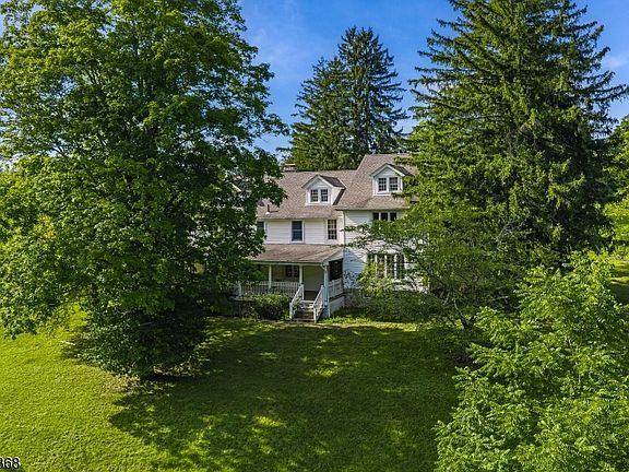 4th image of 32 Stillwater Rd