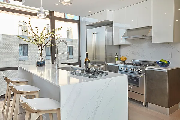Rented by Chase Global Realty Corp | media 4