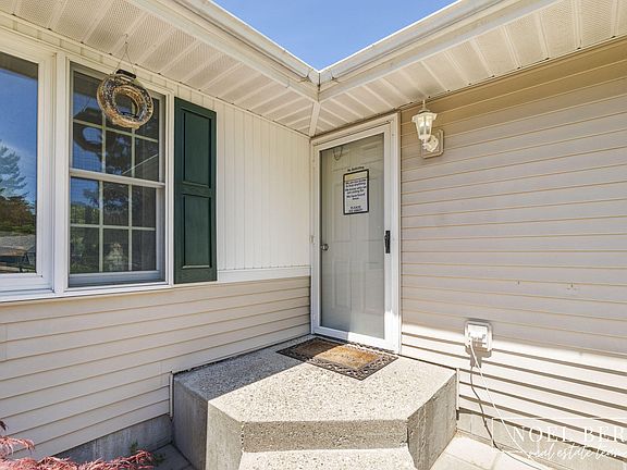 4th image of 3535 S Sheridan Dr