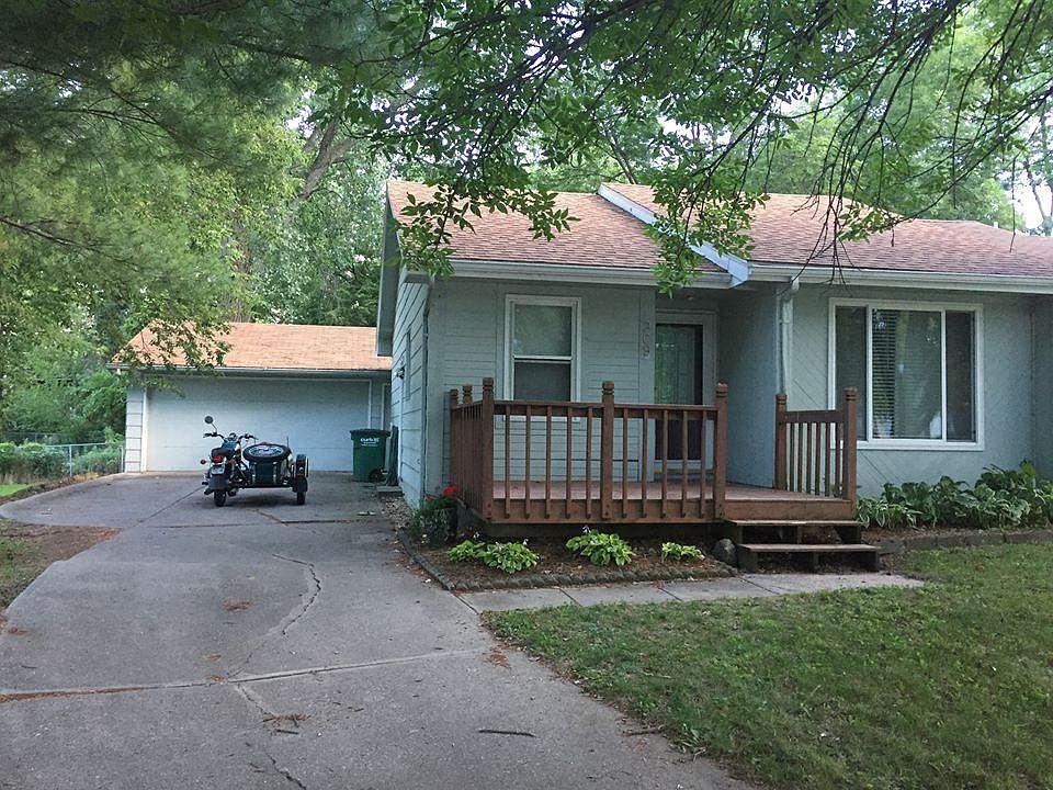 1st image of 209 Forest St