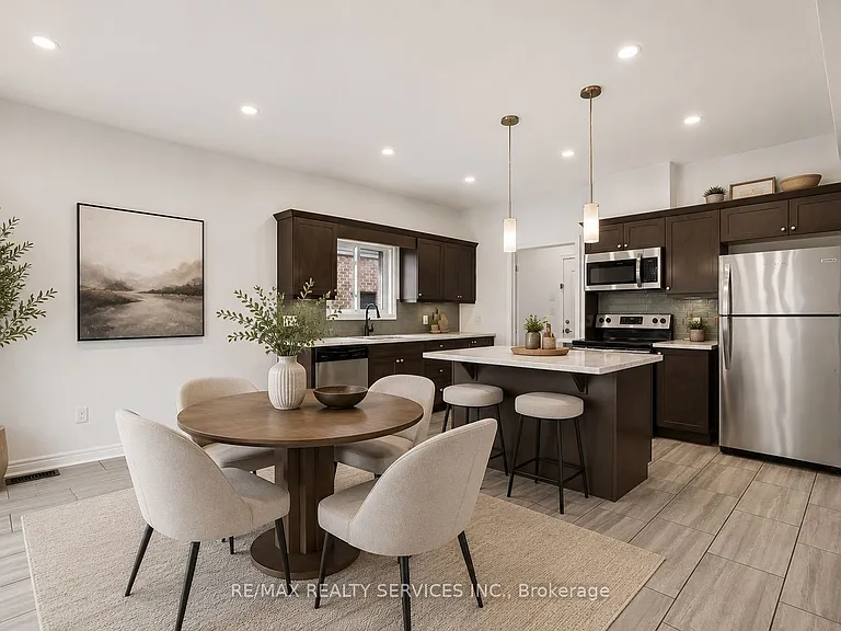 4 Bergenstein Cres — Photo 11