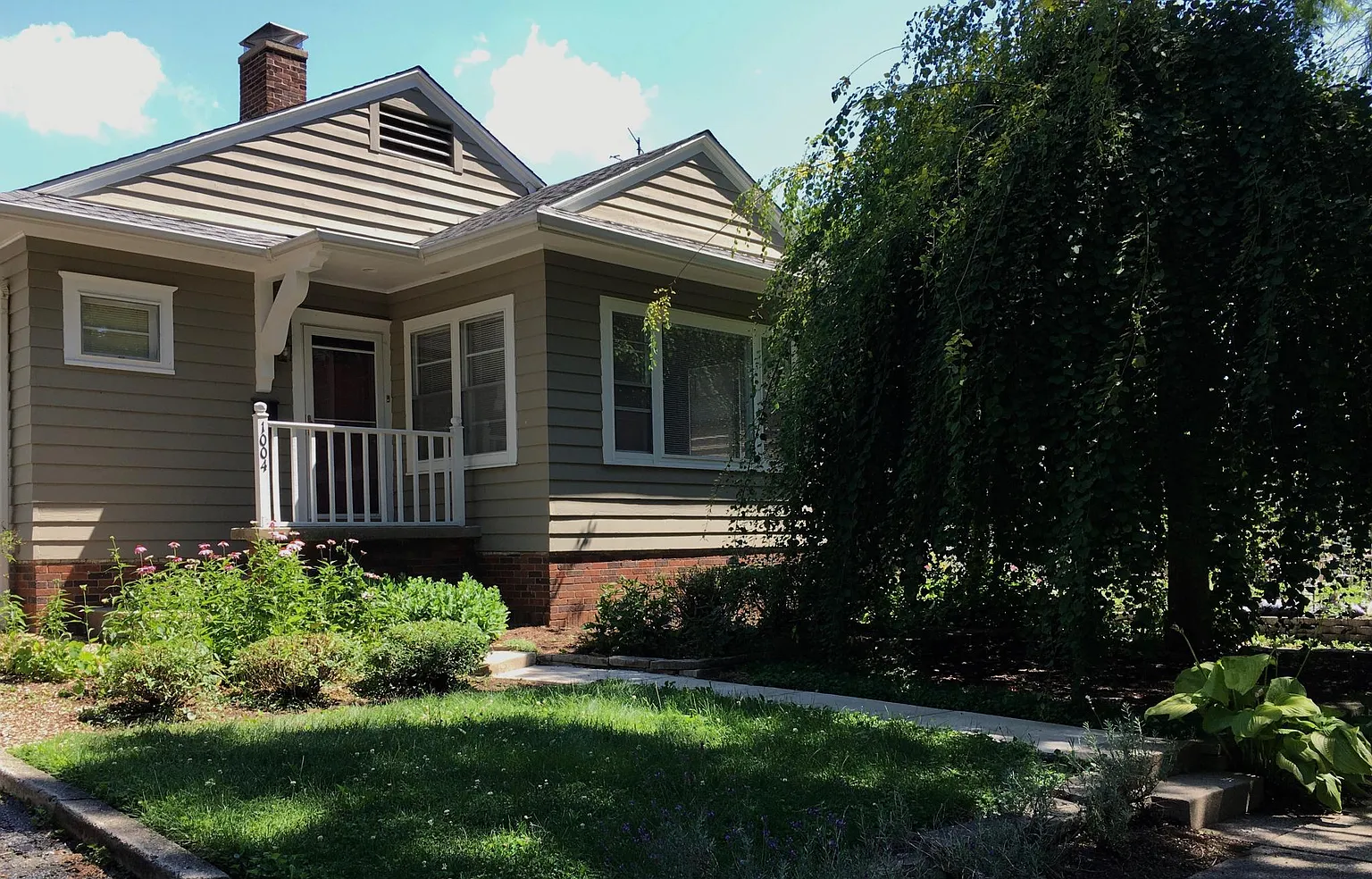 1004 W Daniel St photo 1