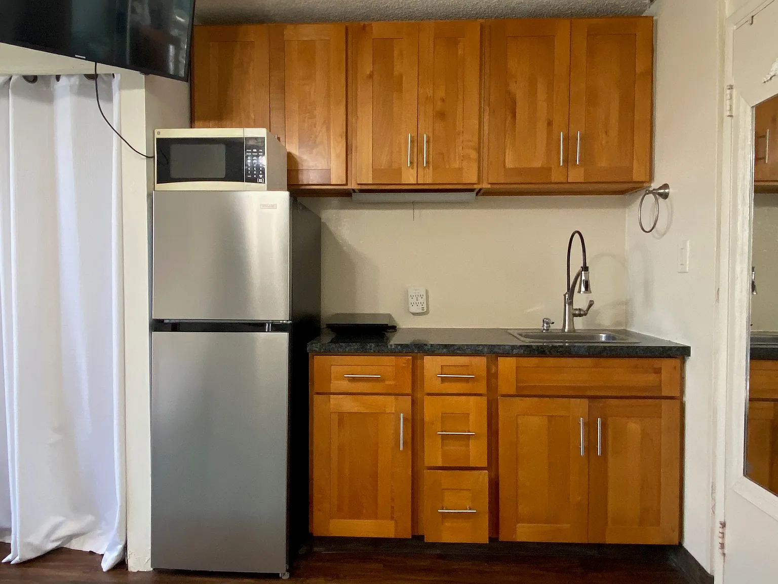 Studio, 280 sqft, $1,775 — Photo 4