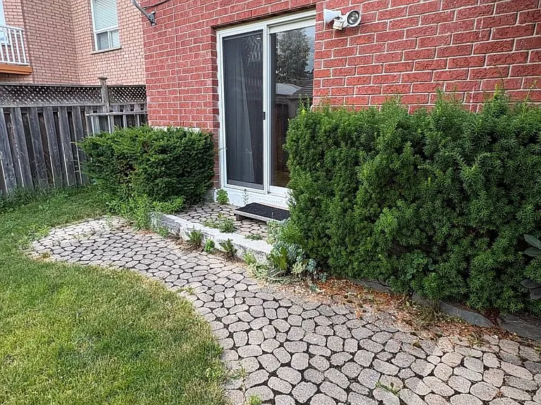 29 Archer Ave — Photo 2