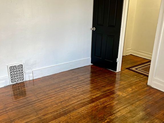 5th image of 804 S Plymouth Ave