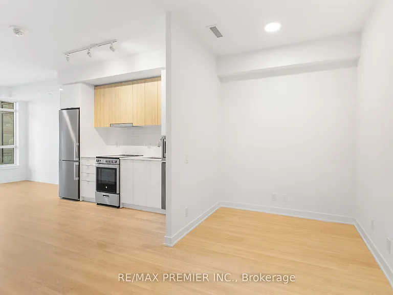 30 Upper Mall Way #909 — Photo 11
