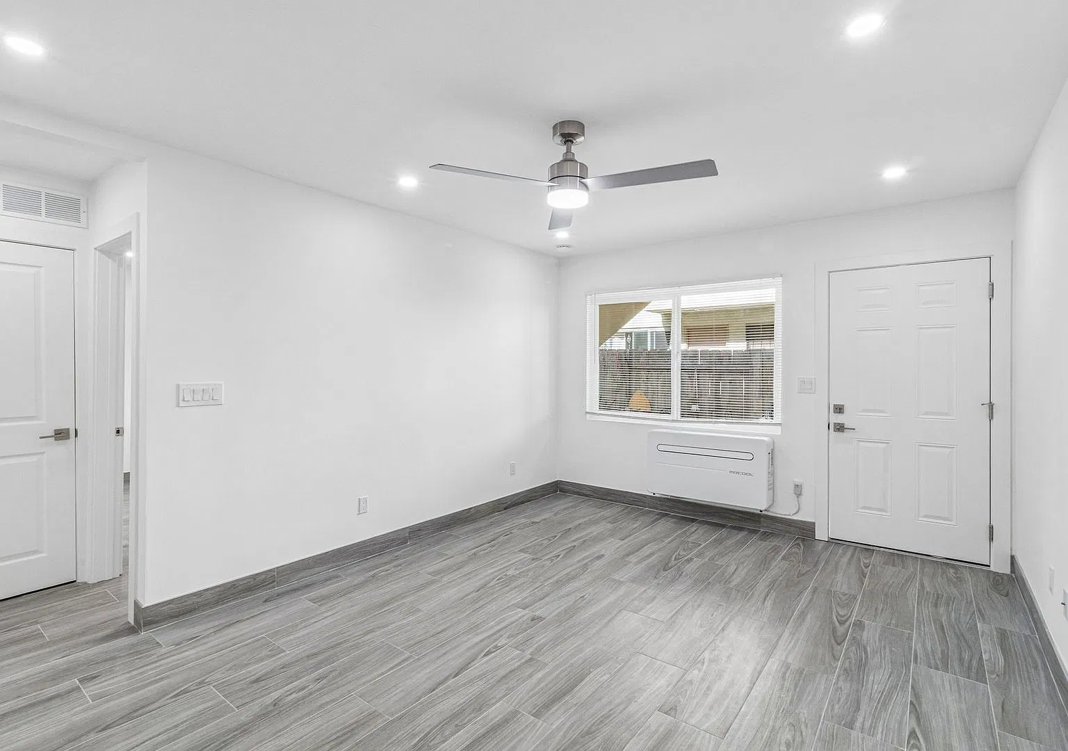 4840 Del Monte Avenue — Photo 2