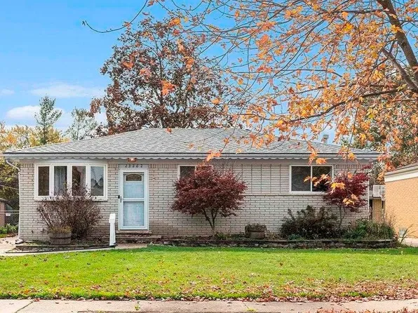 23262 Deanhurst St, Clinton Township, MI 48035