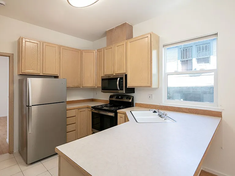 Harvard 6 Apartments — Photo 3