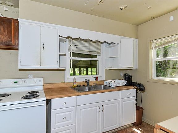 5th image of 2415 Nicolai St