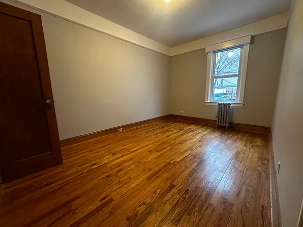 34-51 Crescent Street image 7 of 11