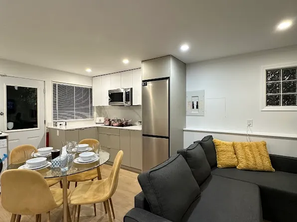 810 Burley Dr, West Vancouver, BC V7T 1Z6