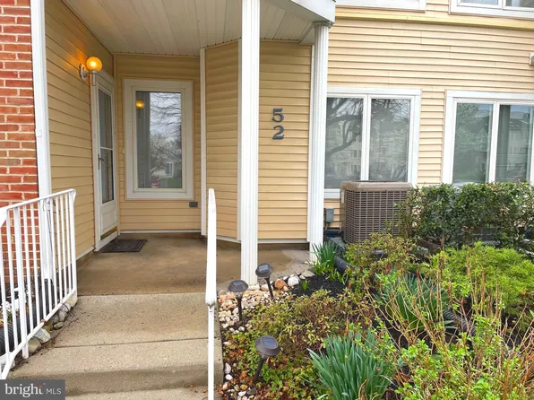 52 Natalie Ct #303, Levittown, PA 19057