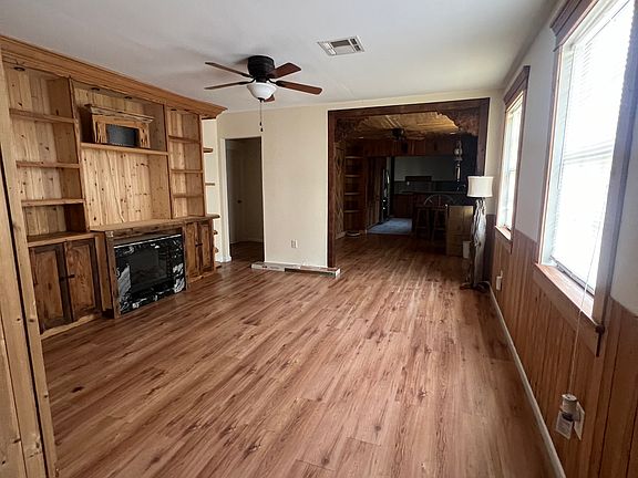 3rd image of 6014 Cameron Blvd