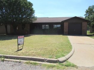 611 N 20th St, Frederick, OK 73542